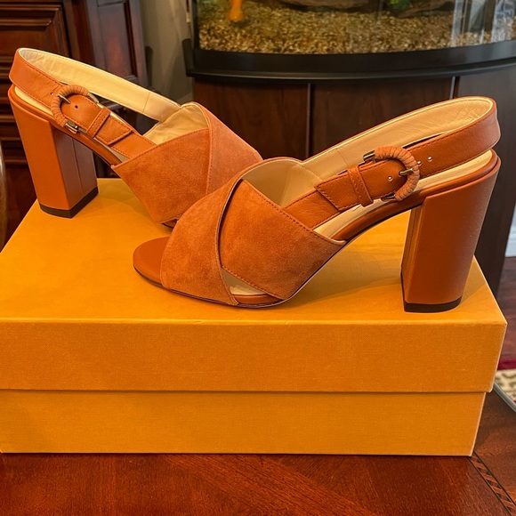 Tod’s Fascia block heel leather upper, lining, and sole sandals - Picture 3 of 12